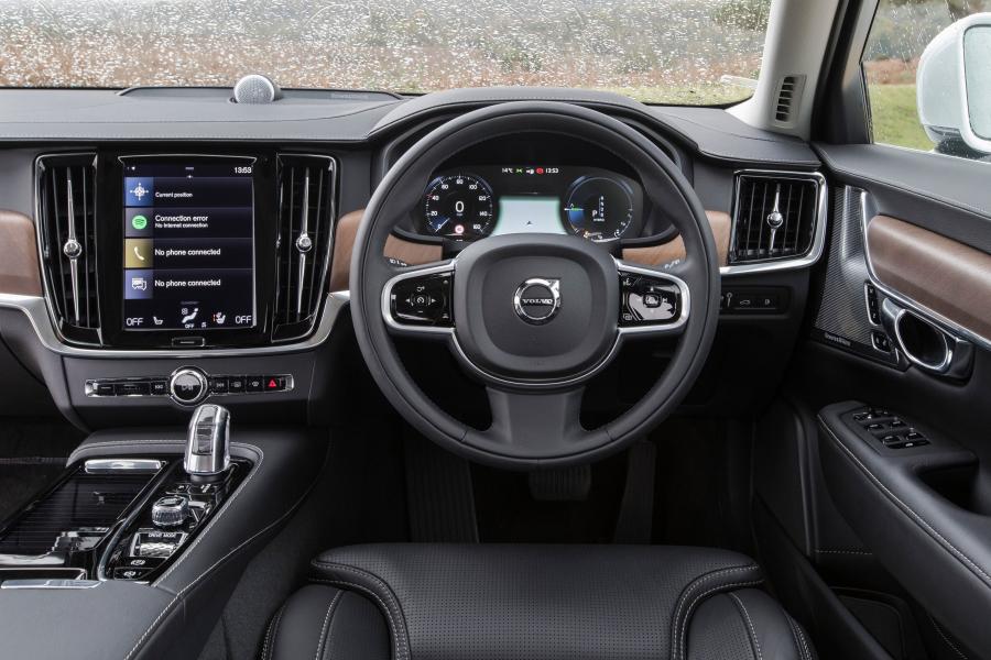 Торпедо Volvo V90 T8 Inscription 2017 года  (UK) (фото 14 из 28)